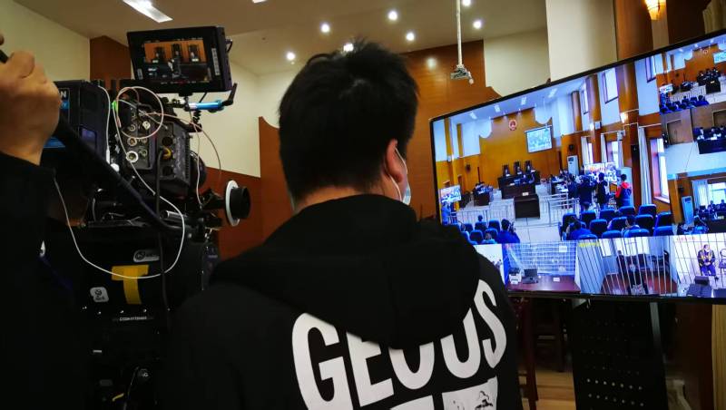 AI生成VS人工创意——盐城广告片拍摄公司的技术浪漫主义实践